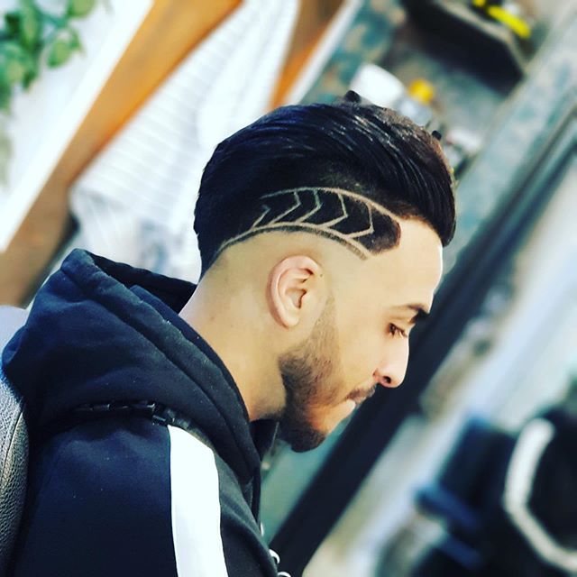 Fade mit eingeschnittener Linie an der Schläfe